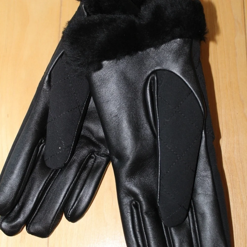 UGG Australia Women's‎ Quilted TECH Leather Gloves
